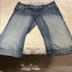 Maurices Light Blue Denim Cropped Bermuda Jeans